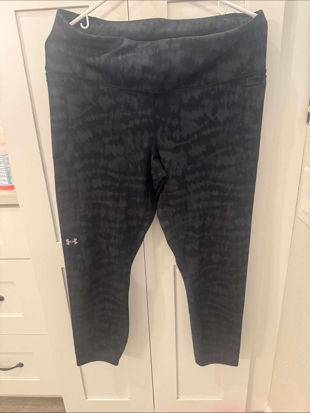UA Women’s (Sz XL)Black Subtle Pattern Leggings